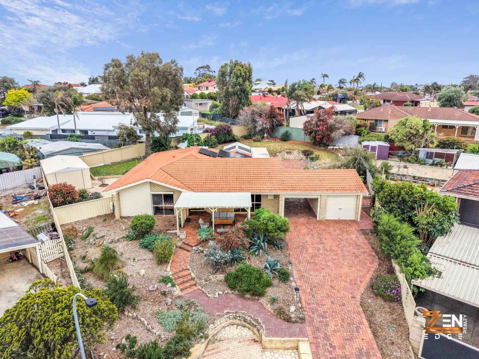 A RARE FIND! 1,098sqm BLOCK AND SPACIOUS FAMILY LIVING!